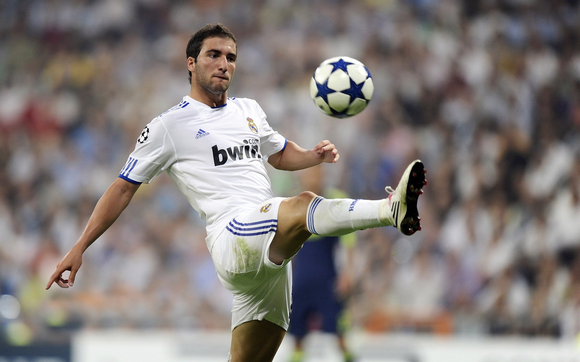 “足坛新规：VAR技术应用在中国联赛”，中国足球var技术