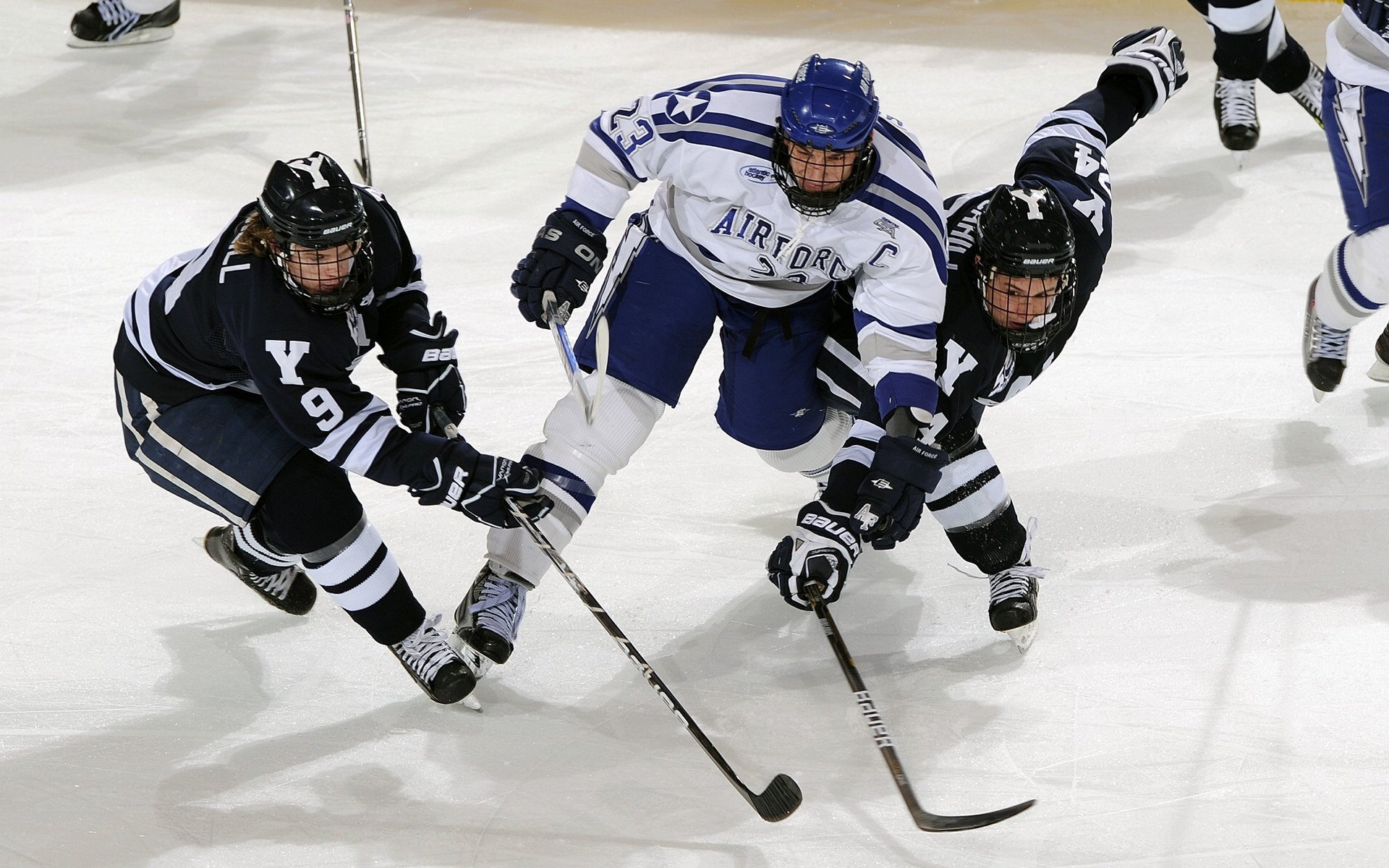 开云网站-英国媒体惊呼：瑞士球员雪地奔跑像开了四驱模式，瑞士冰雪运动